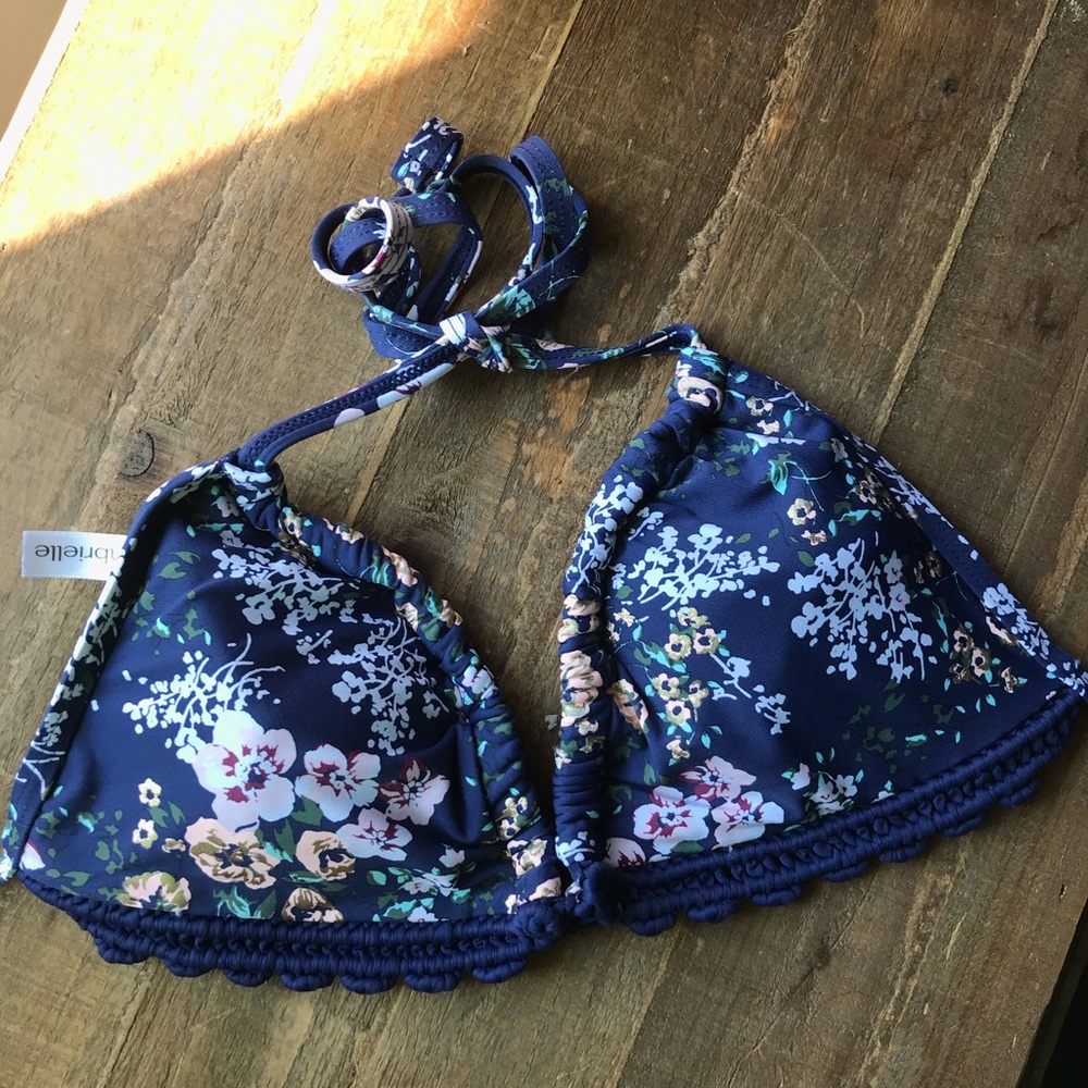 Navy flower print bathing suit top👙